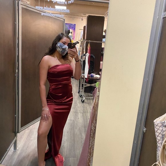 NWT Windsor Lola High Slit Satin Dress in Burgundy M - Picture 5 of 6